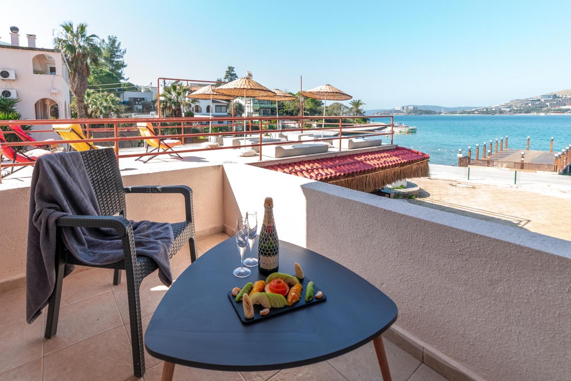 Club Aquarium Hotel & Spa Guvercinlik  Exterior photo